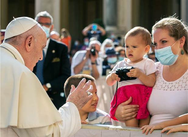 Genialidad de Bergoglio y la alegría de Francisco: rasgos de un hombre